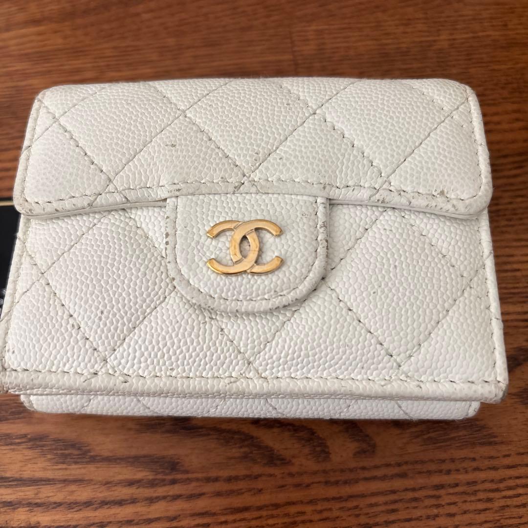CHANEL白三つ折り財布