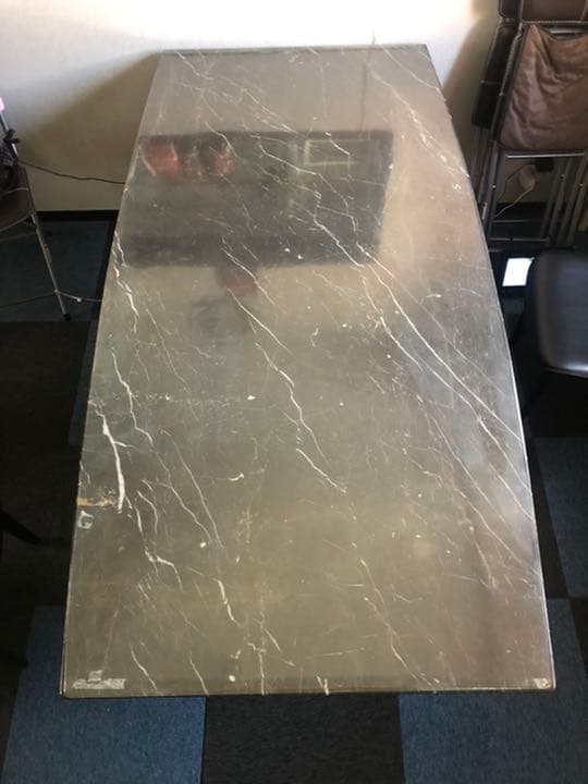 大理石のテ—ブル