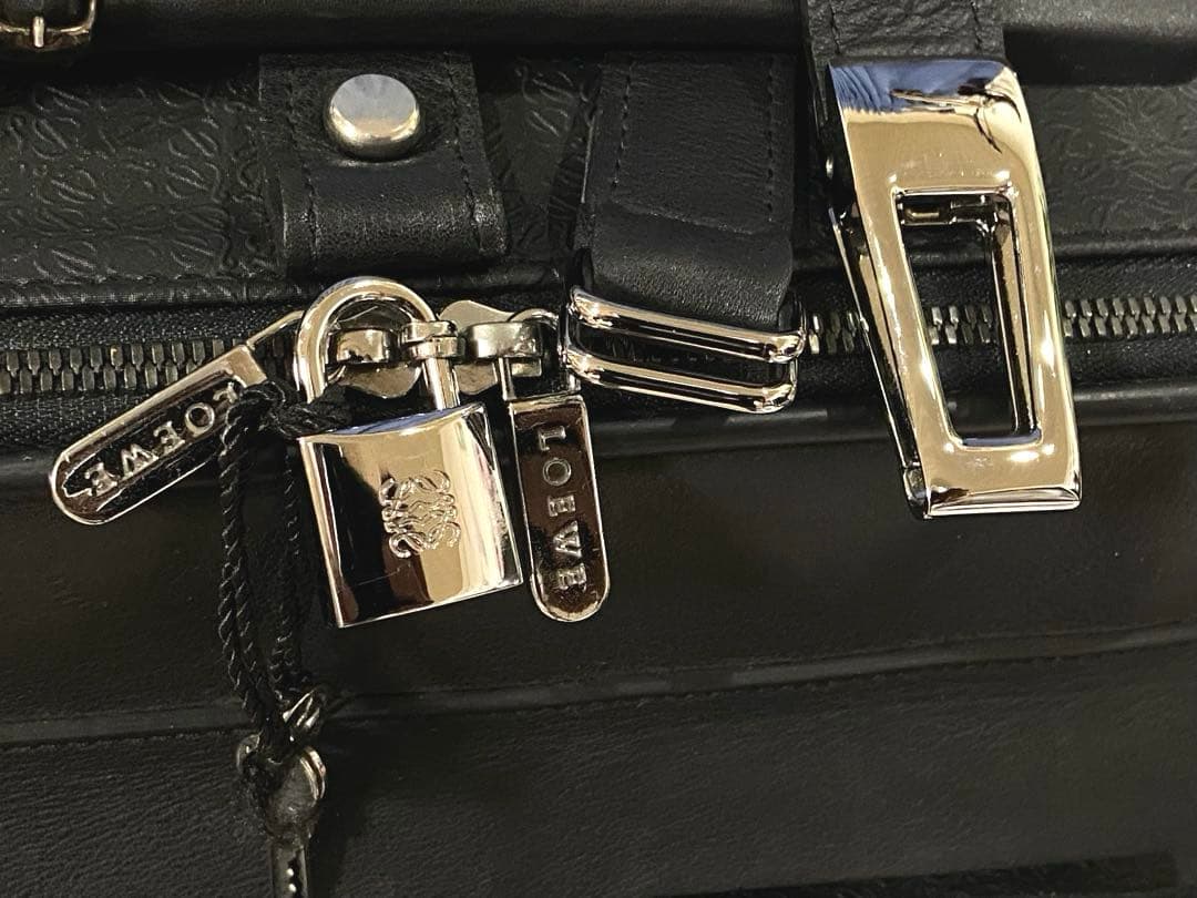 ロエベ キャリーケース 旅行カバン 黒 アナグラム ブリーフ レザーPVC機内