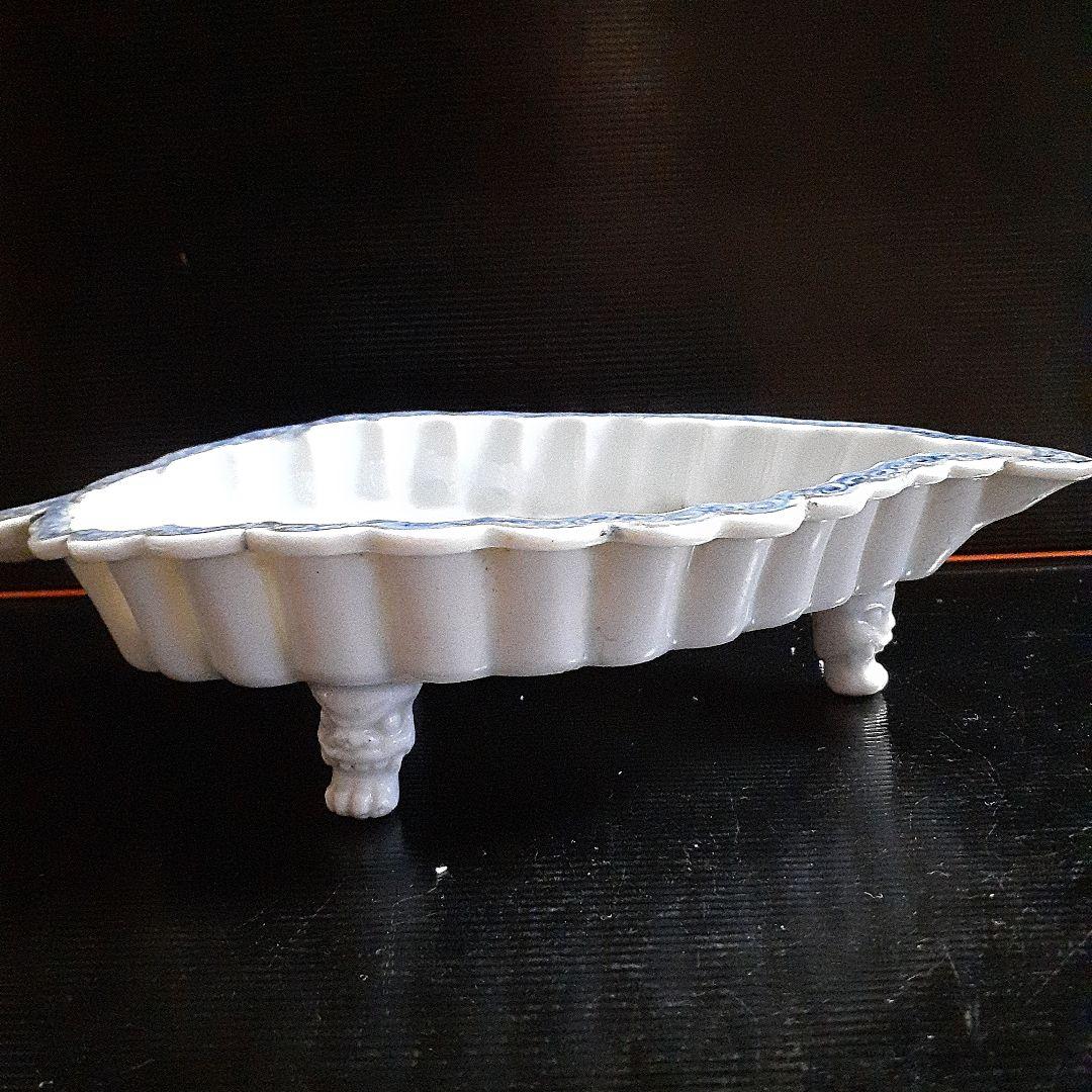 古染め付け獣足3本付木葉形状高台皿