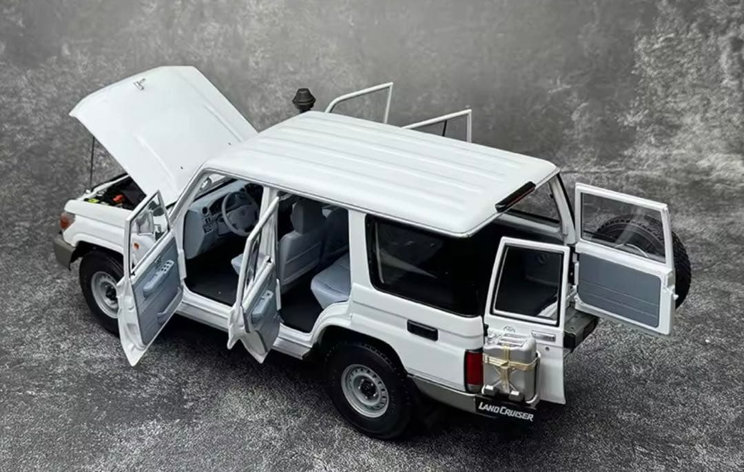 トヨタ ランドクルーザー 1/18スケールモデルミニカー