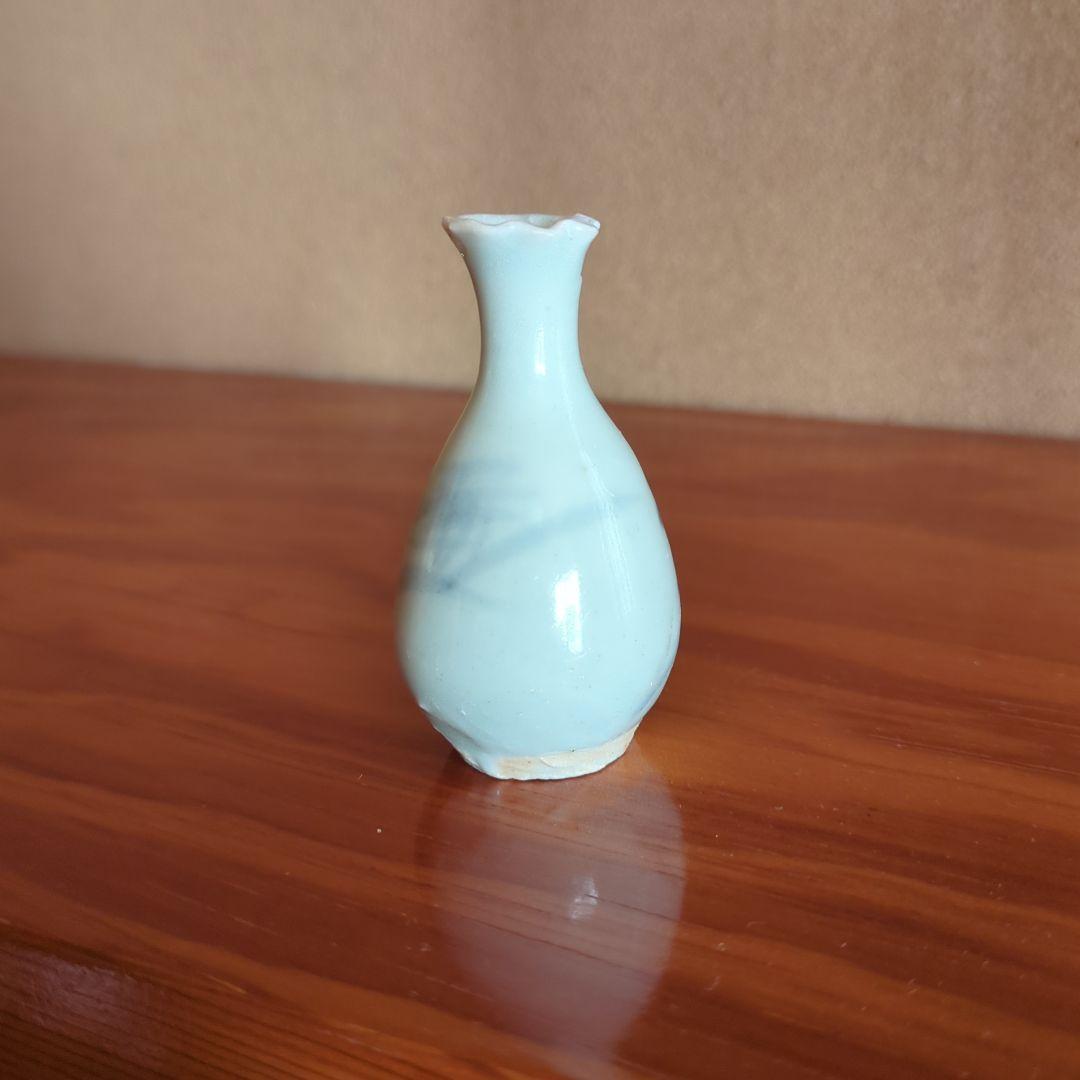 淡い青色 陶器 ミニチュアフラワーベース　初期伊万里