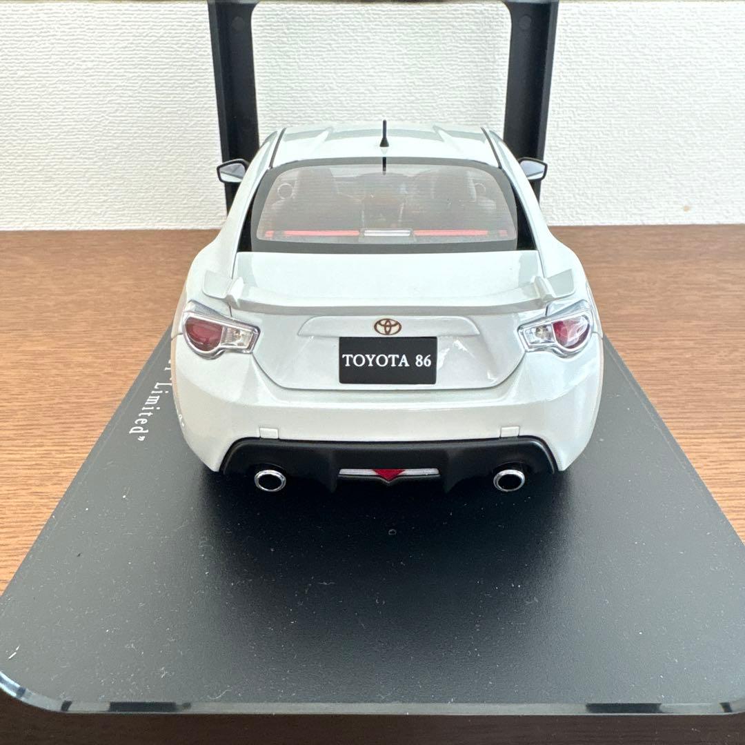 オートアート　トヨタ　TOYOTA 86 1/18 ミニカー　ホワイト