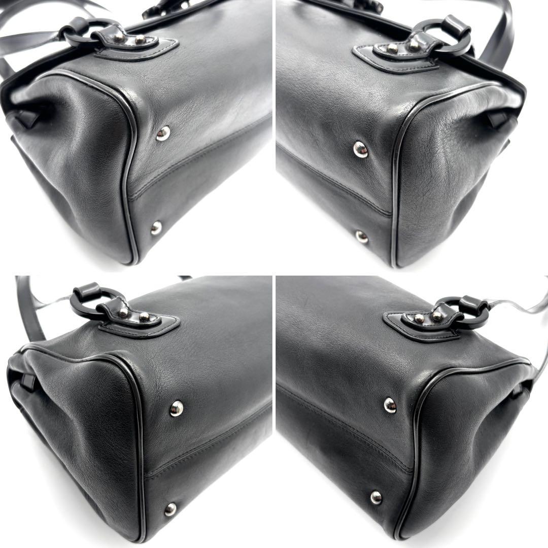 美品 サルヴァトーレフェラガモ ハンドバッグ ガンチーニ レザー 肩掛け可 黒