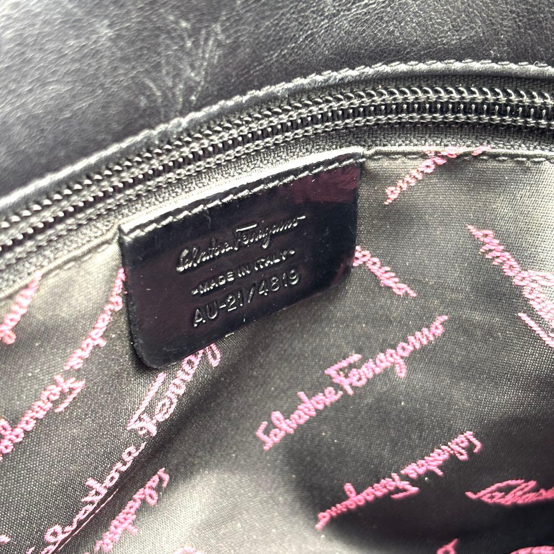 美品 サルヴァトーレフェラガモ ハンドバッグ ガンチーニ レザー 肩掛け可 黒