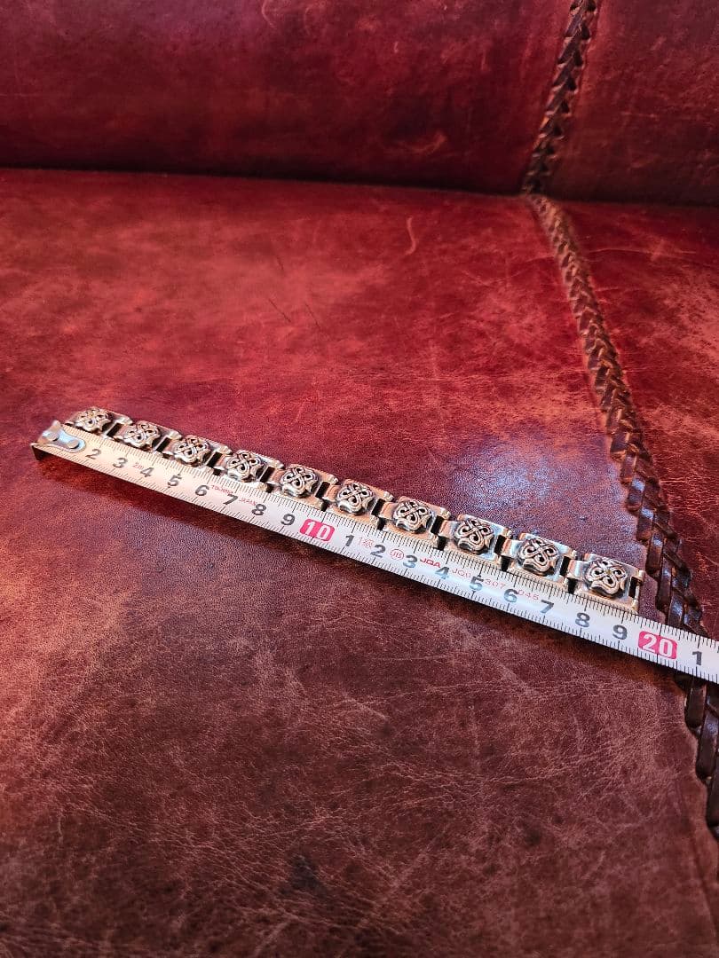 シンズスカルプチャー　シルバーブレスレット　ペリドット装飾