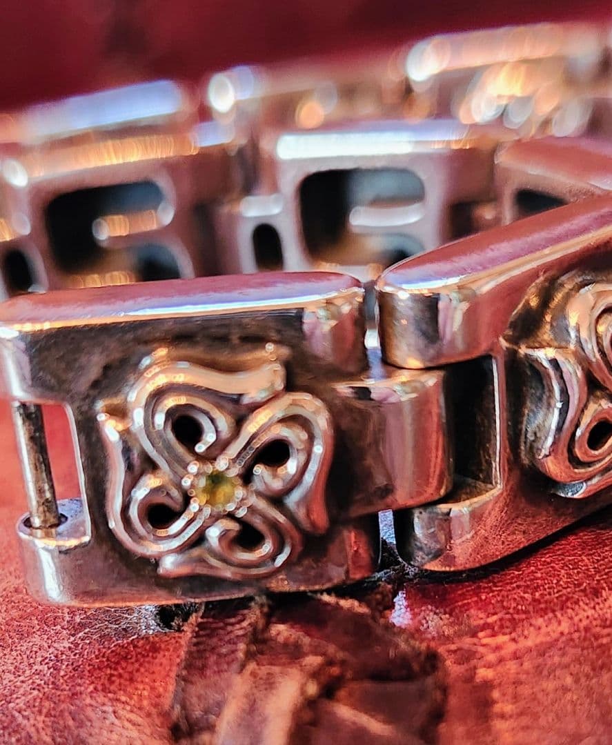 シンズスカルプチャー　シルバーブレスレット　ペリドット装飾