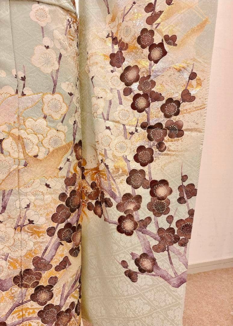 写真1枚目と2枚目の未仕立て 上品な水色の牡丹や菊の振袖フルセット　SACRA