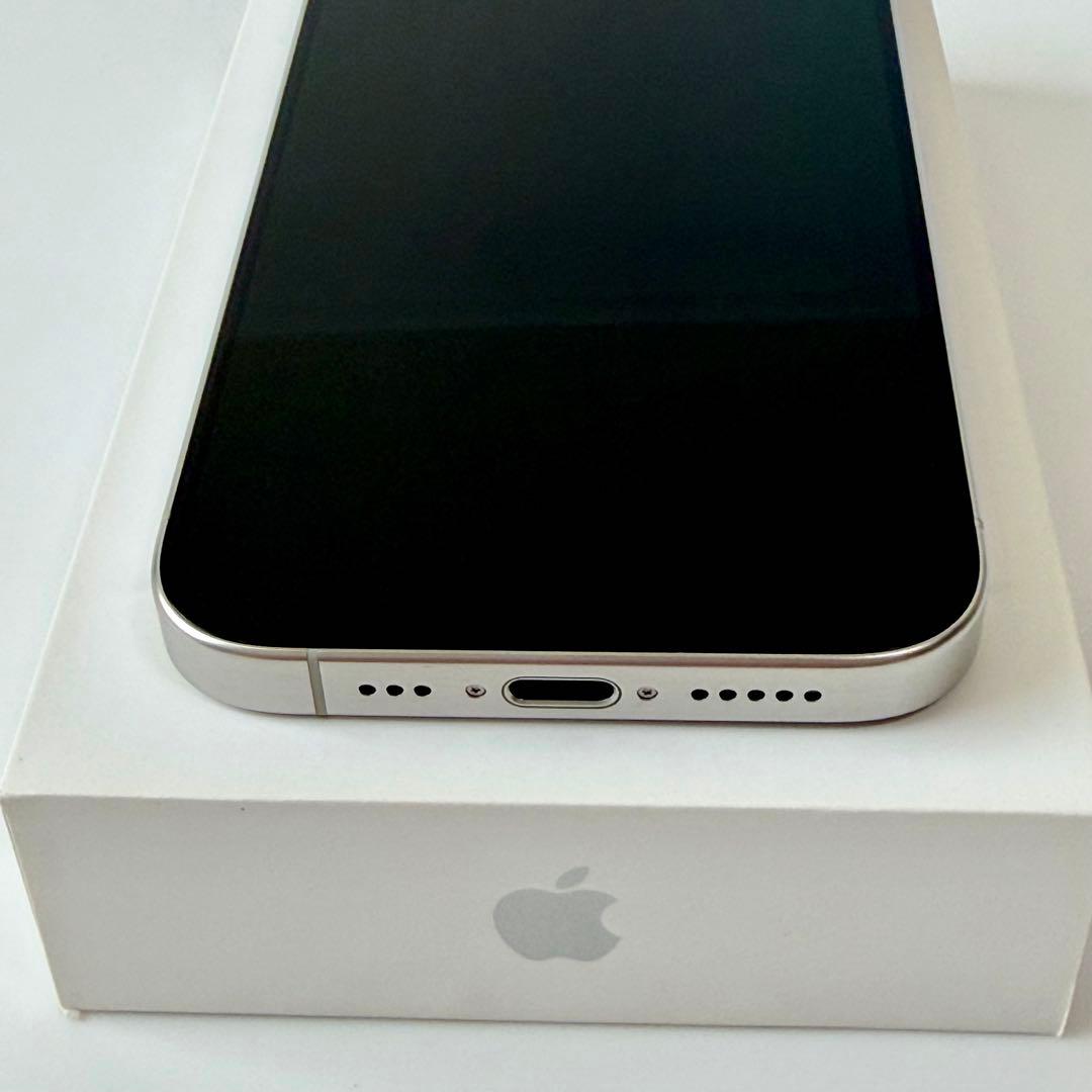 iPhone 15 Pro 256GB SIMフリー ホワイトチタニウム