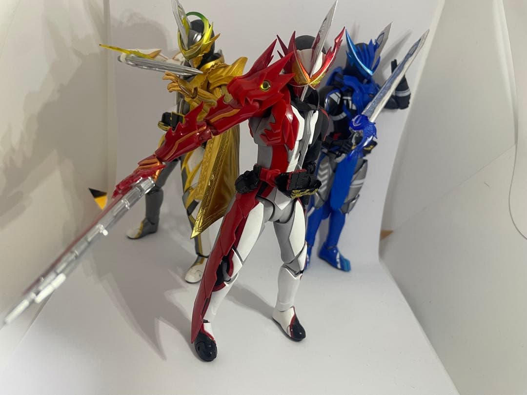 SHフィギュアーツ 仮面ライダーセイバー　ブレイズ　エスパーダ　三剣士セット