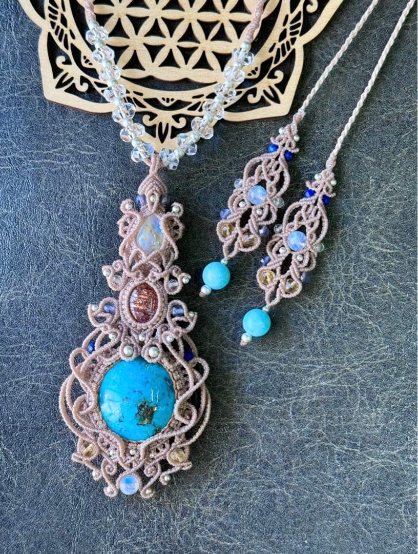専用☆ペルシアンターコイズ＆サンストーン＆ムーンストーンのマクラメ編みネックレス