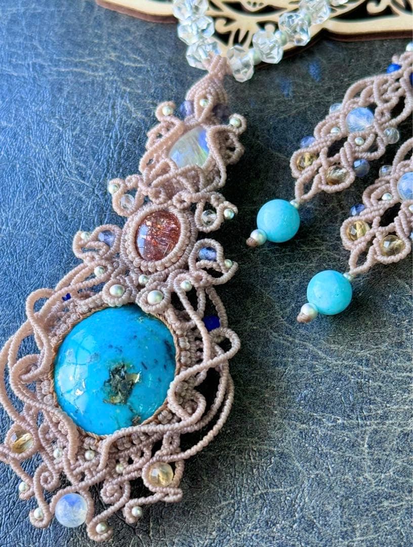 専用☆ペルシアンターコイズ＆サンストーン＆ムーンストーンのマクラメ編みネックレス