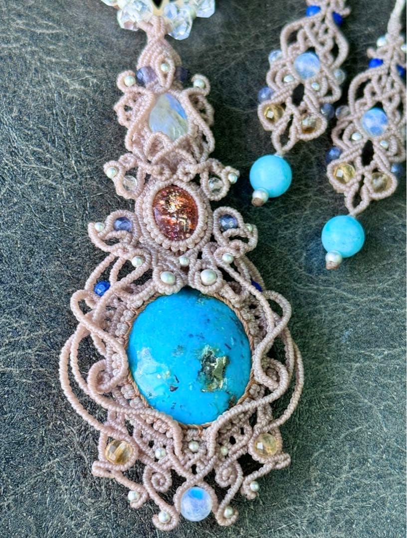 専用☆ペルシアンターコイズ＆サンストーン＆ムーンストーンのマクラメ編みネックレス
