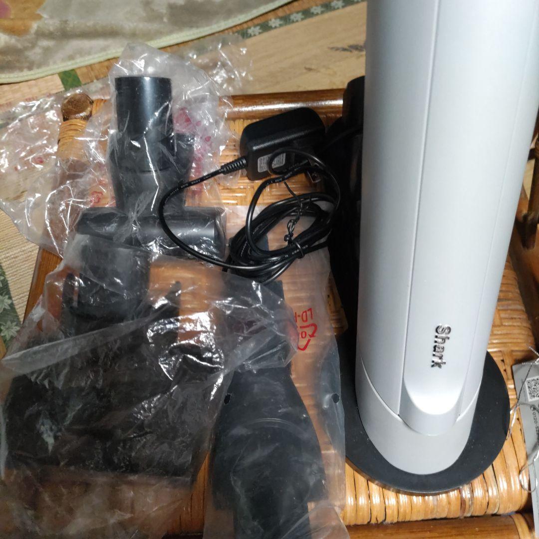 SHARK充電式ハンディクリーナー