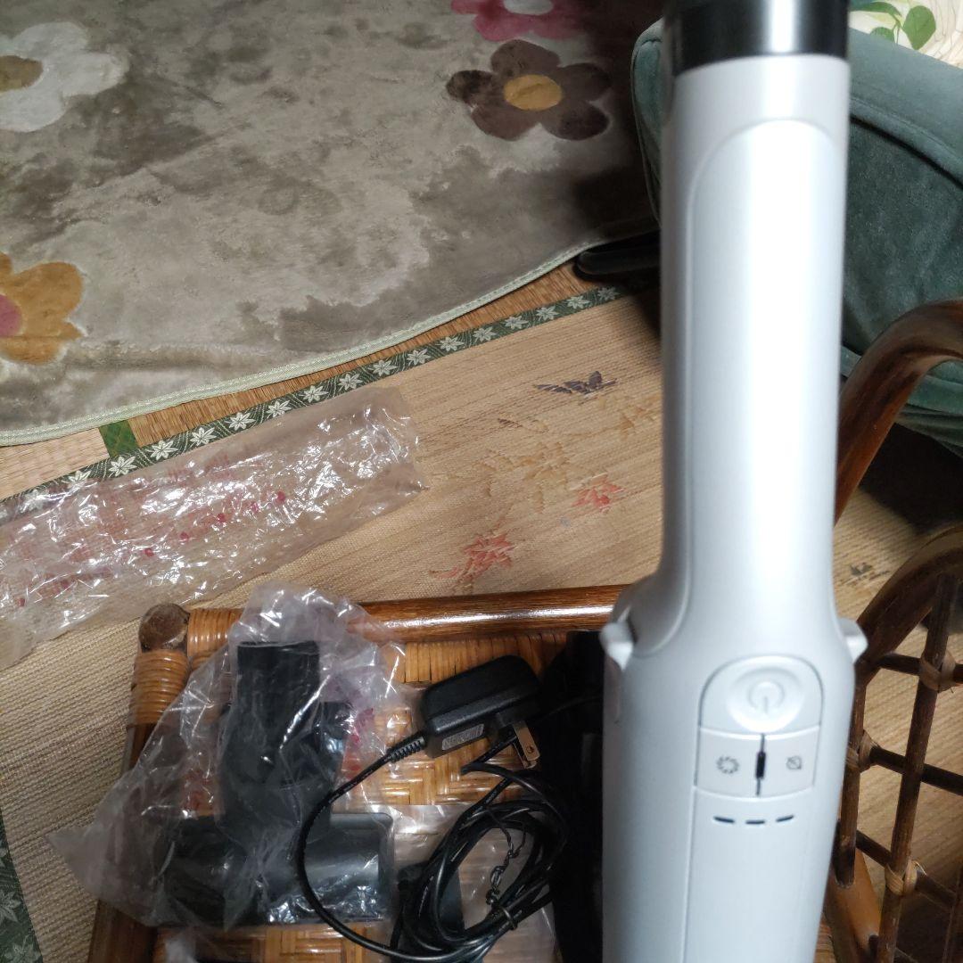 SHARK充電式ハンディクリーナー