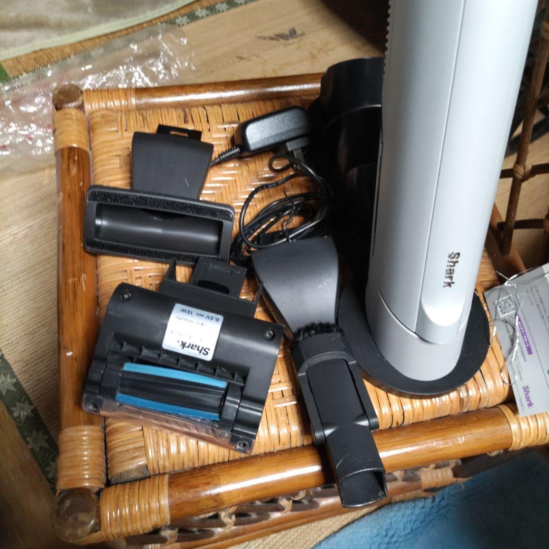 SHARK充電式ハンディクリーナー