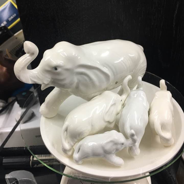 白磁 メイドインジャパンのゾウさん親子セット