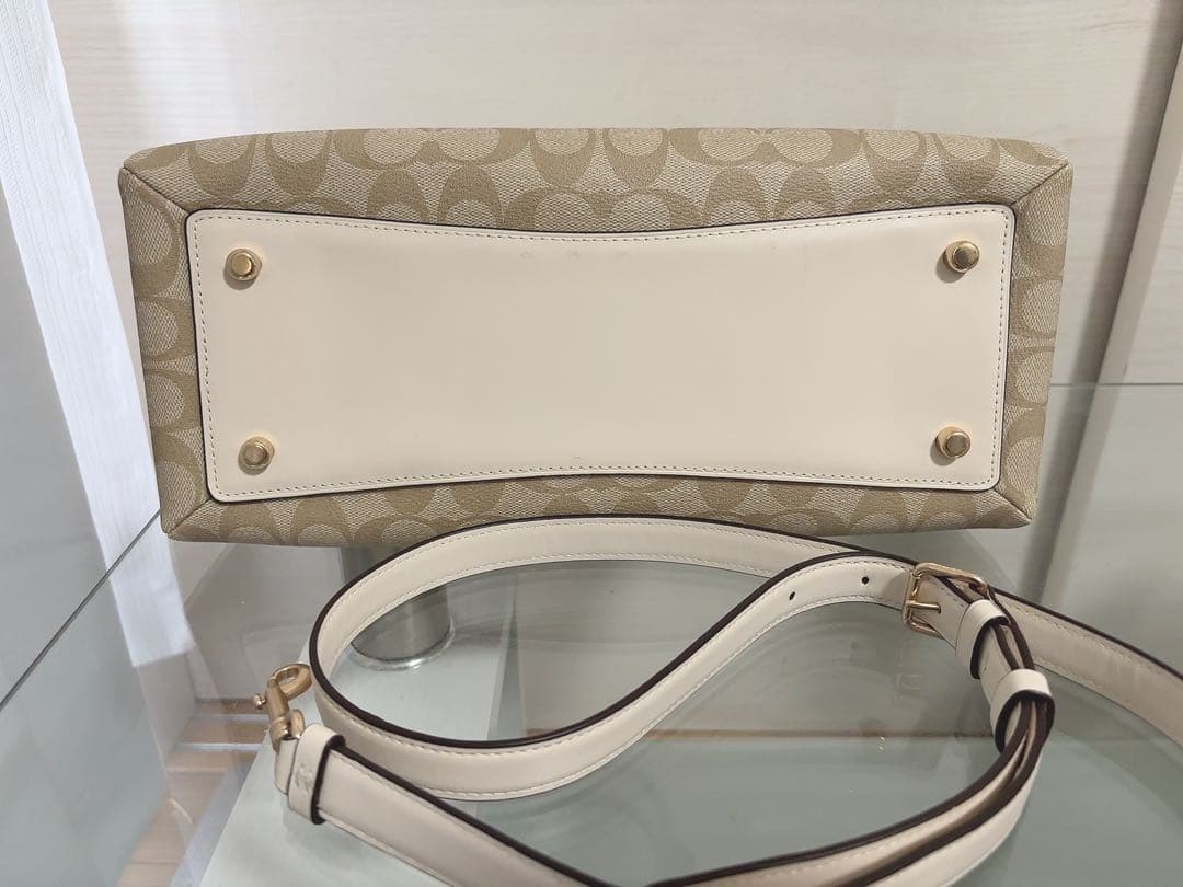 COACHシグネチャーハンドバッグ