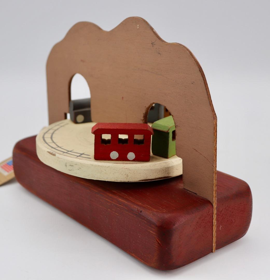 アメリカン・フォークアート 木製オルゴール アメリカ民謡「線路は続くよ」