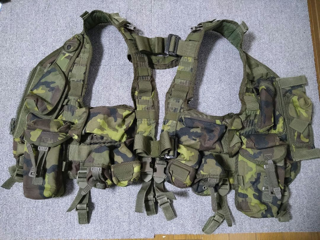 チェコ軍実物　MNS2000 タクティカルベスト　M95迷彩
