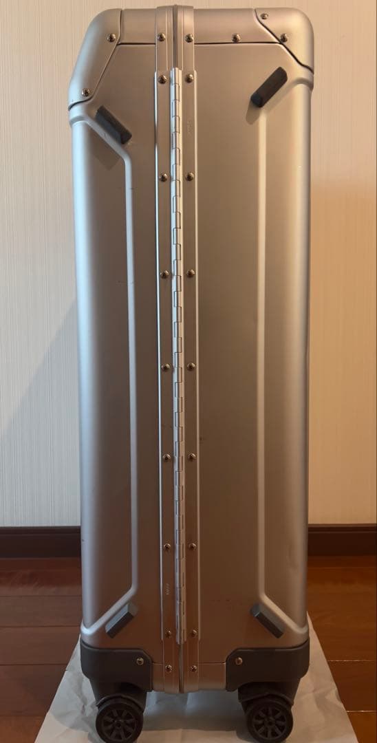 バッグ ZERO HALLIBURTON Geo Aluminum 3.0 83L