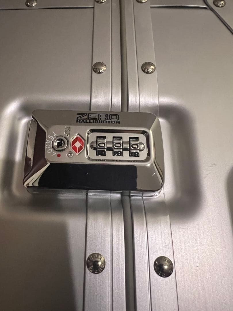 バッグ ZERO HALLIBURTON Geo Aluminum 3.0 83L