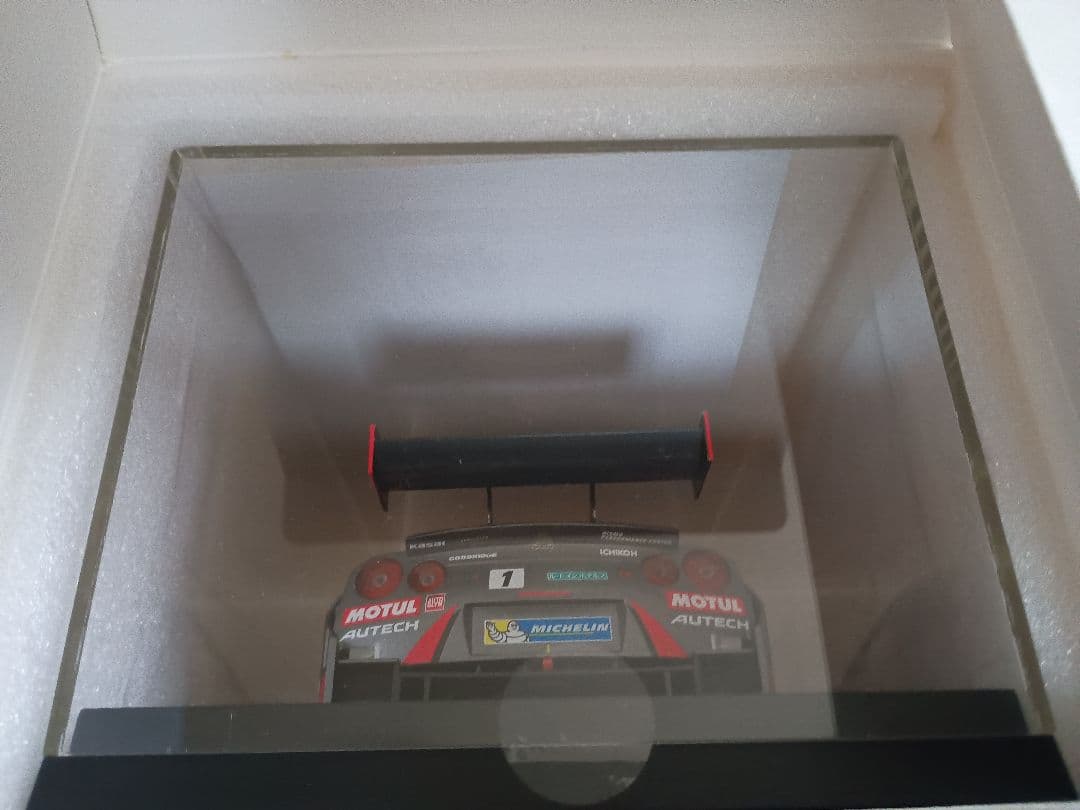 エブロ　1/18 MOTUL　AUTECH　GT-R