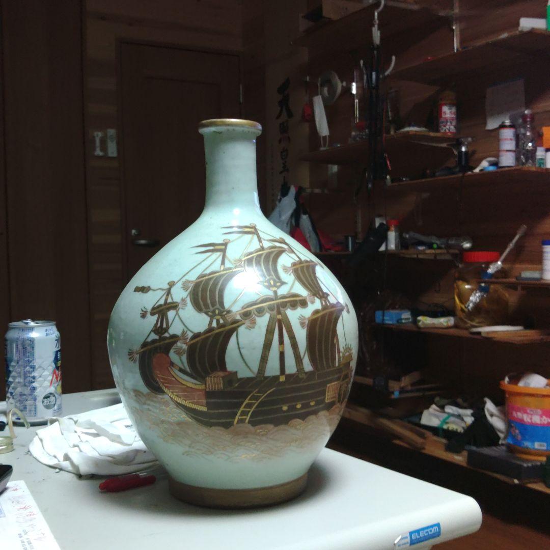 陶器の花瓶 2人の女性と帆船の絵