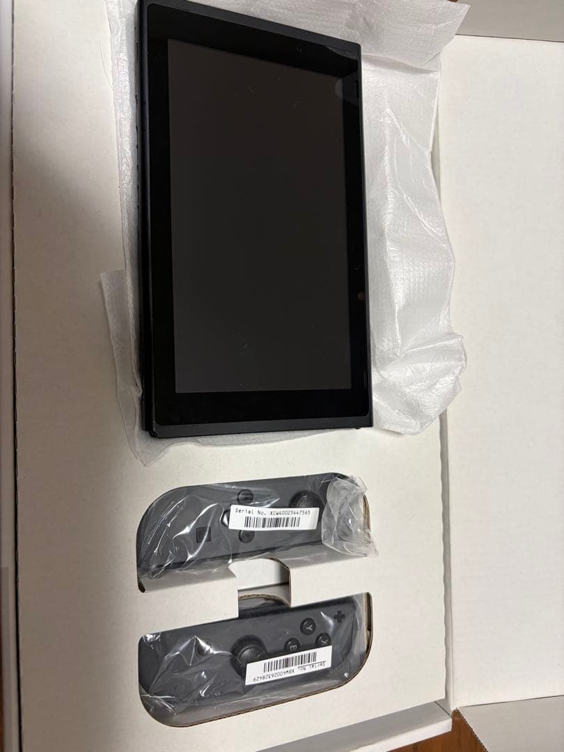 Nintendo Switch 本体 + Joy-Conコントローラー