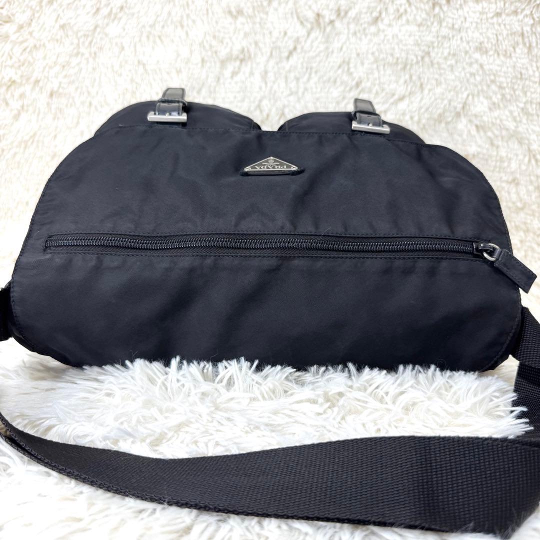 プラダ メッセンジャーバッグ ダブルポケット 黒 三角ロゴ BT1738