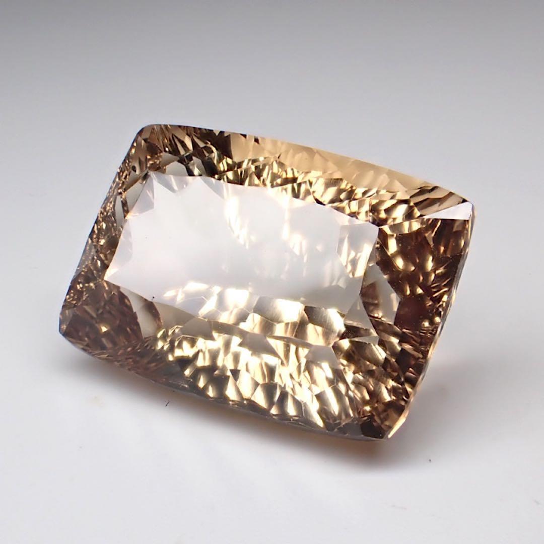 【ブラジル産】シャンパンカラートパーズ