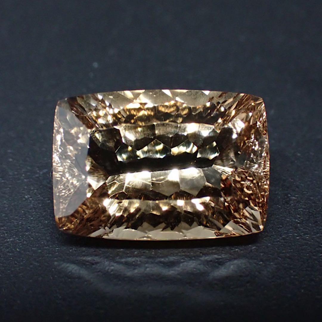 【ブラジル産】シャンパンカラートパーズ