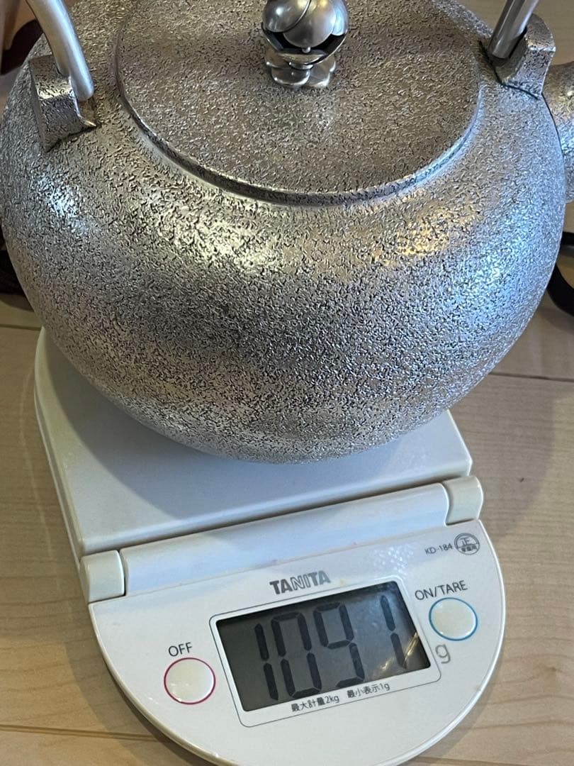 純銀保証　純銀製槌目湯沸1091g 銀瓶　桐箱　刻印あり　急須　茶壺　茶道具鉄瓶