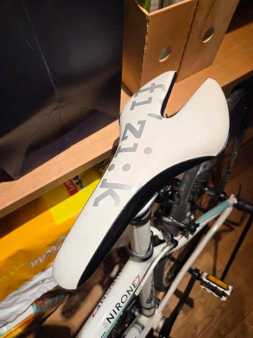 【再値下げ】Bianchi ビアニローネ7 2011年モデル (ヘルメット付き)