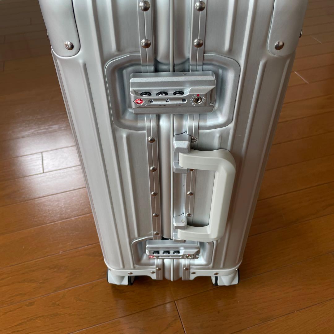 ♡新品未使用非売品メルセデスベンツ　アルミスーツケース32L カバー付き♡