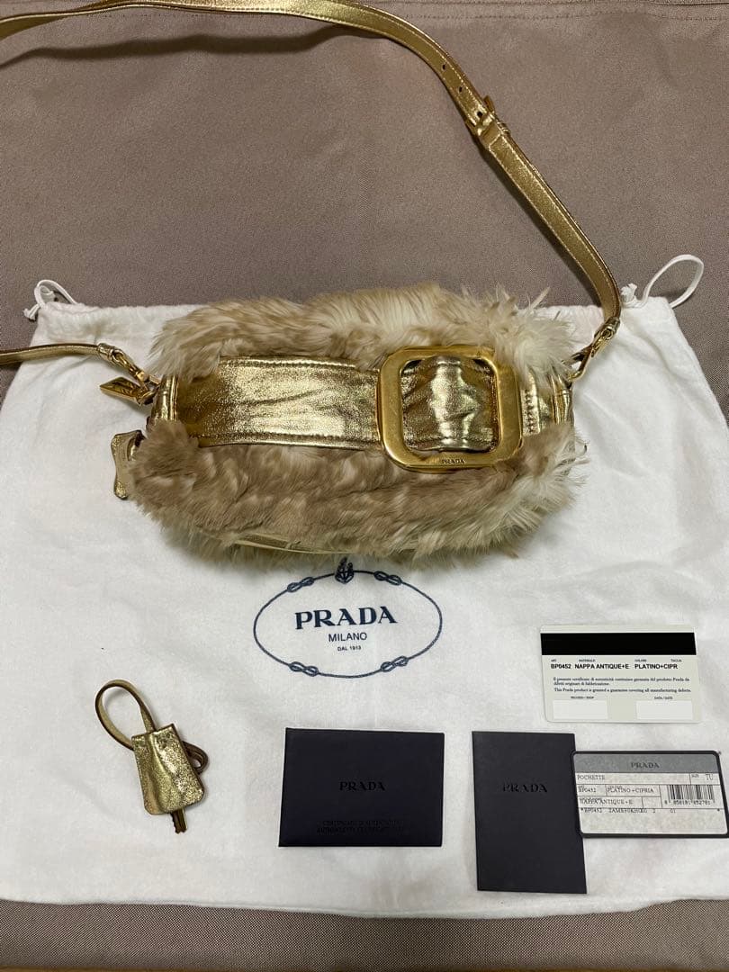 PRADA ゴールド ファー ショルダーバッグ