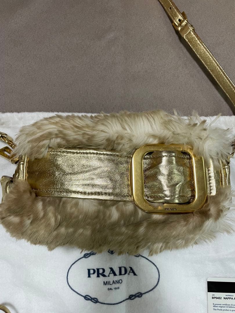 PRADA ゴールド ファー ショルダーバッグ
