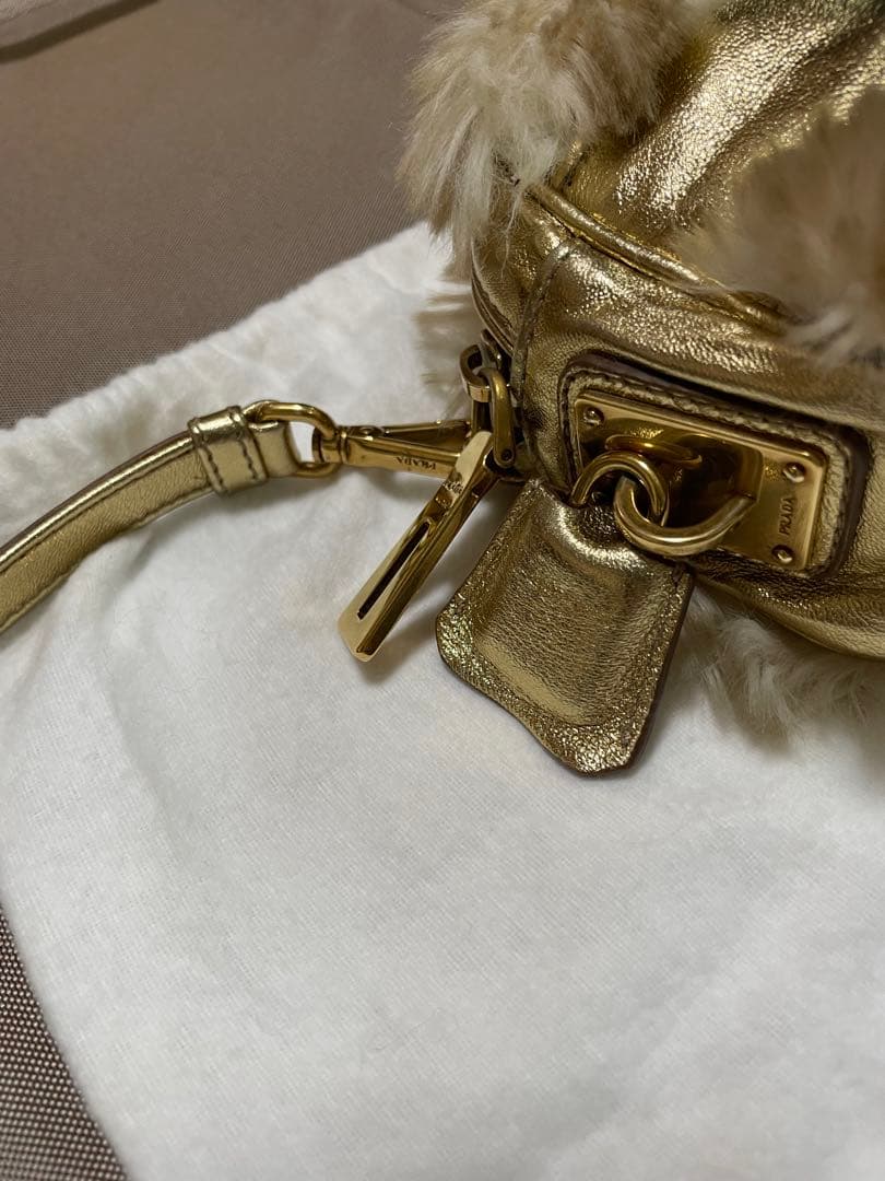PRADA ゴールド ファー ショルダーバッグ