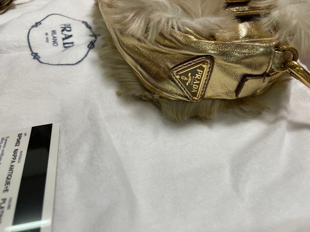 PRADA ゴールド ファー ショルダーバッグ