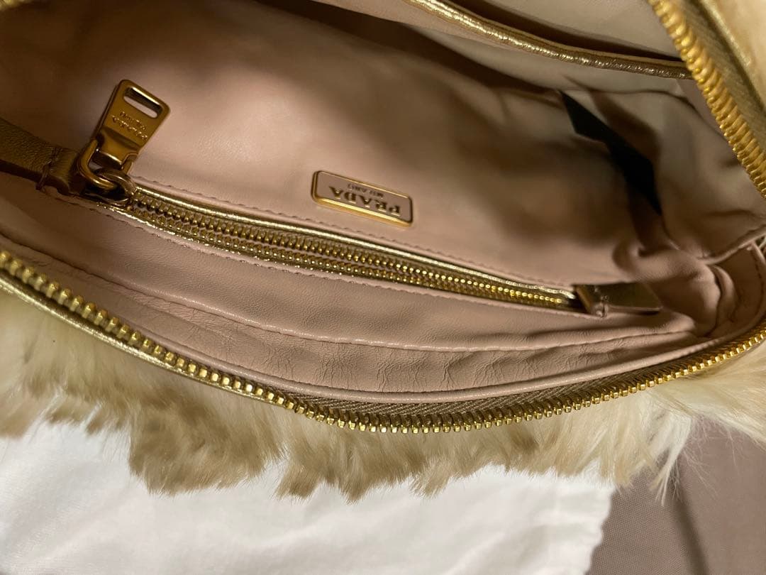 PRADA ゴールド ファー ショルダーバッグ