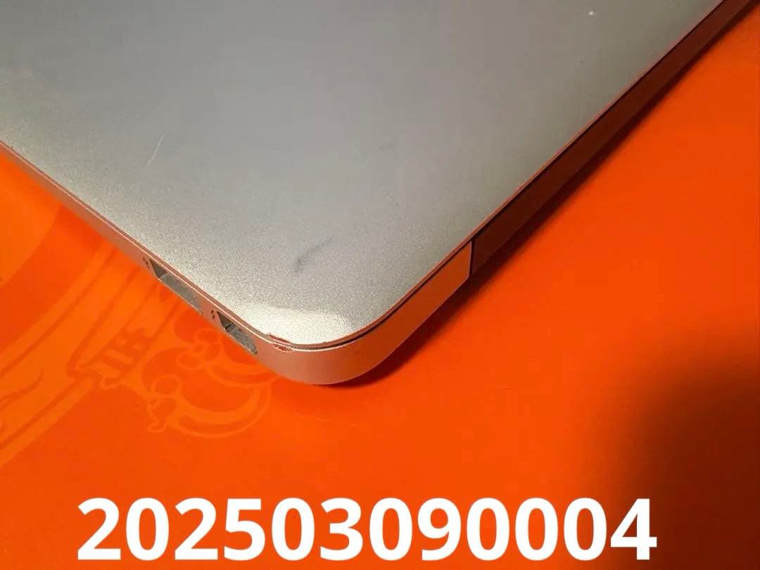 ジャンクのMacBook air 11インチA1465(2012年)。