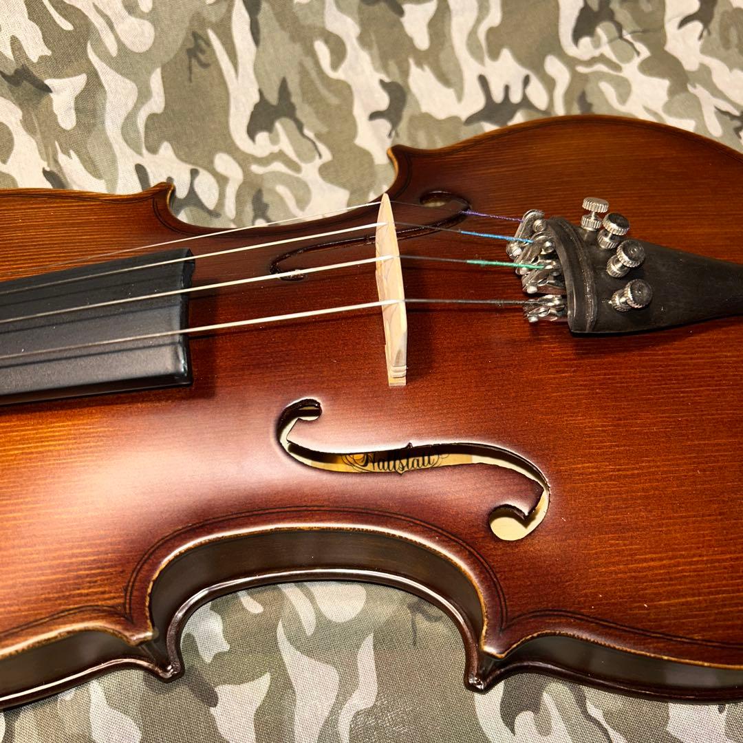バイオリン　ハルシュスタット　セミハードケース付き。肩当て。