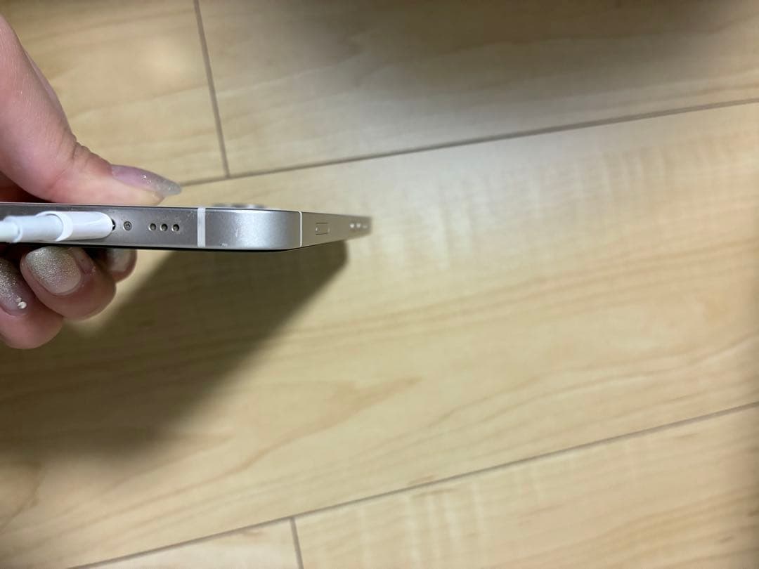 Apple iPhone 13 スターライト　本体