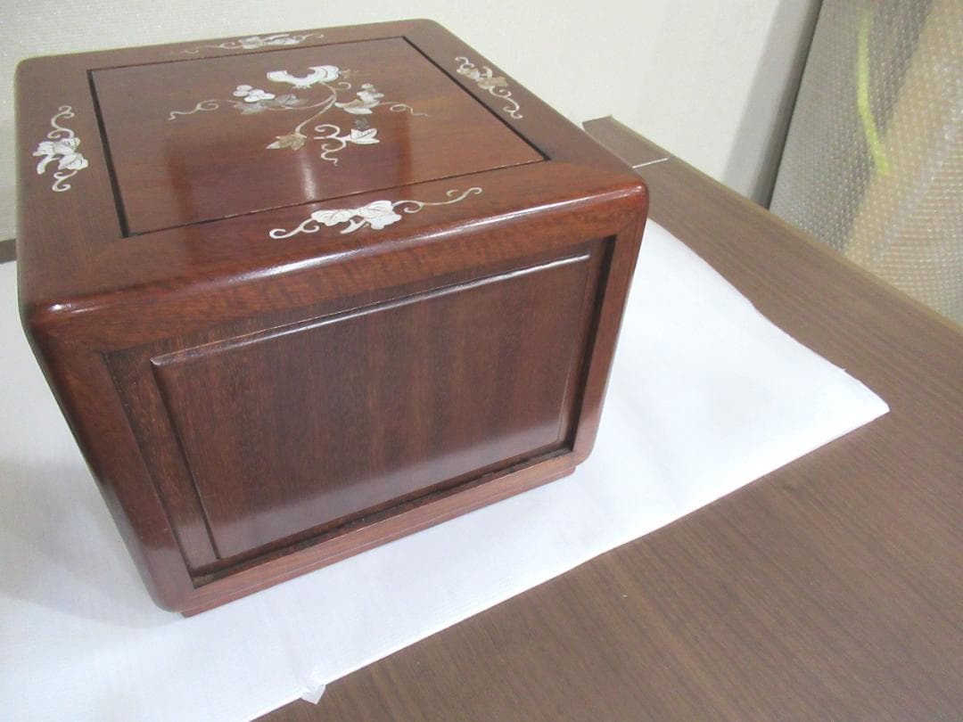 螺鈿家具 　螺鈿細工　 唐木 　花梨　葡萄柄　木製　２段　ミニ箪笥　小引出し