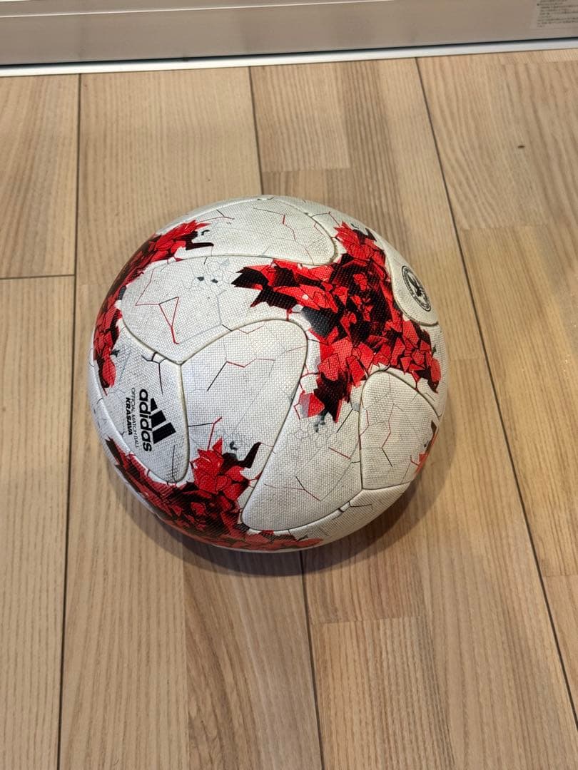 アディダス　クラサバ　公式球