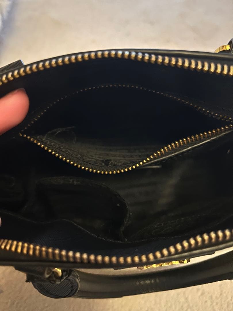 PRADA ブラック ハンドバッグ スカーフ付き