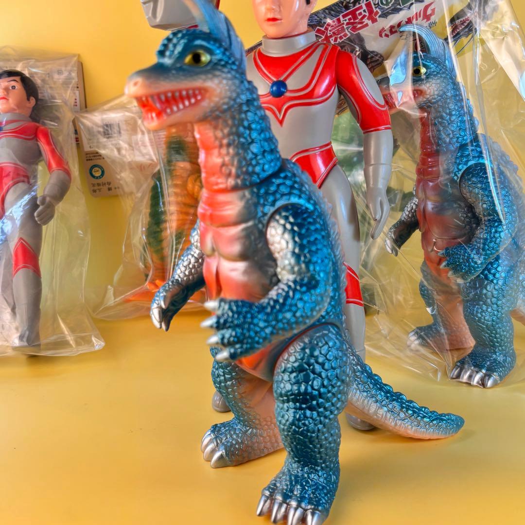 ゆ*ん様 ブルマァクの怪獣シリーズ★アーストロン Gカラー 帰ってきたウルトラマ