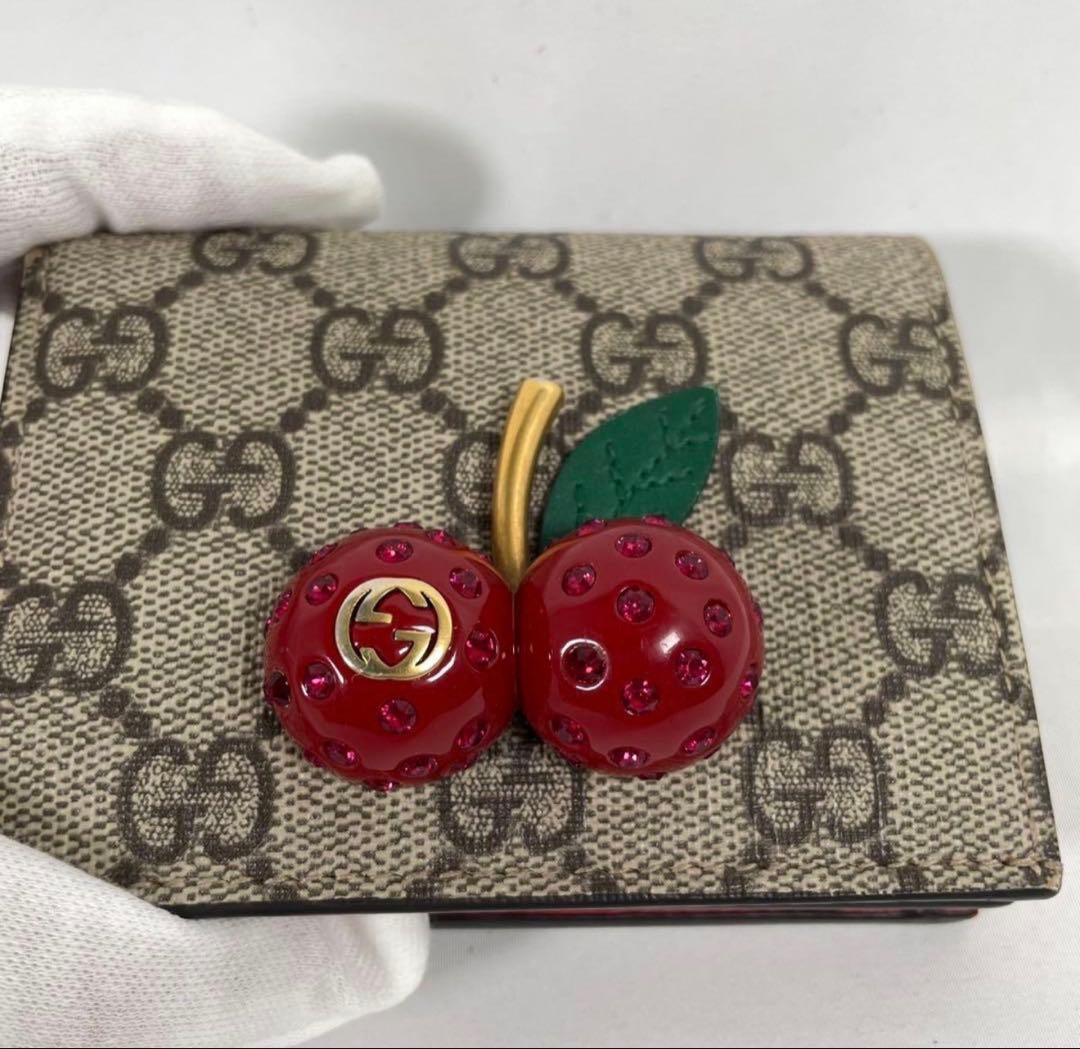 【美品│最安値】GUCCI グッチ 二つ折り財布 チェリー GGスプリーム