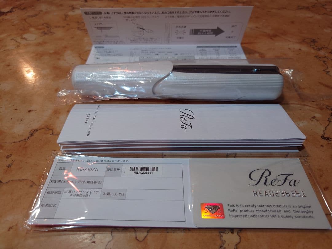 Refa RE-A102Aホワイト ストレートアイロン