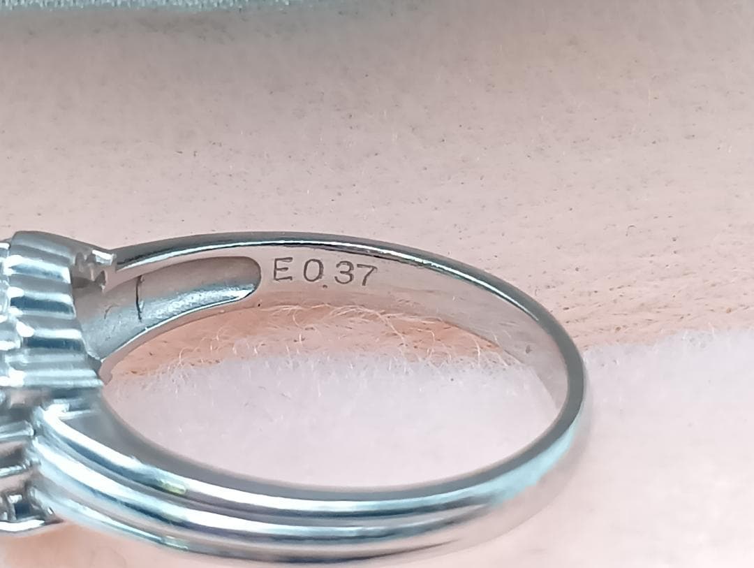 リング　Pt900　エメラルド　ダイヤモンド　鑑別書付き　指輪　総重量5.9g